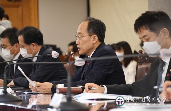 추 부총리 “미 금리인상, 예상 안 벗어나…변동성 지켜봐야”